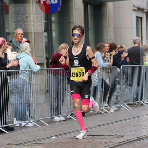 13.09.2026 - 21. swb-Marathon Bremen Strokosch-Dieckow http://msf.ph/oto/10282499 13.09.2026 10:30:57 Ziel 13571, 13572, 13602, 12458, 13537, 13554, 13630 meine-sportfotos.de