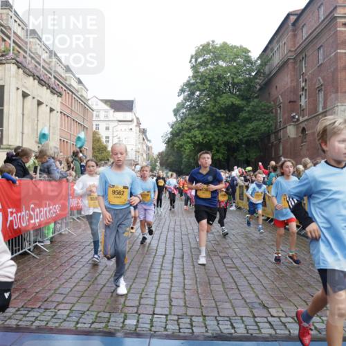 13.09.2026 - Kiel Lauf Yannick Fuchs http://msf.ph/oto/10282503 13.09.2026 08:56:26 Ziel 407, 470, 582, 758, 759, 1009, 1950, 2173, 2497, 2640, 2719, 3078, 3750, 4023, 4165, 4537, 4602, 5315, 5459, 5545, 5823, 6275, 6371, 6591, 7702, 7726, 7769, 7865, 7866, 8056, 8259, 8544, 8719, 8784, 8917, 9021, 9957, 10610, 11310, 11409, 11795, 12032, 74, 76, 234, 547, 669, 808, 1126, 1346, 1444, 1581, 2143, 2197, 2685, 2711, 3179, 3350, 3358, 3409, 3454, 4755, 5012, 5259, 5289, 5297, 5547, 5687, 5759, 5781, 6003, 6212, 6232, 7390, 9374 meine-sportfotos.de
