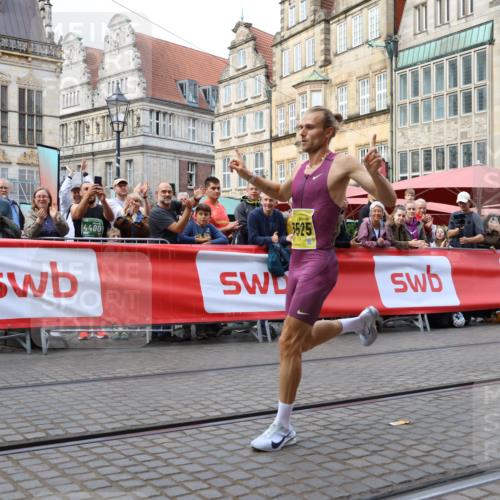 13.09.2026 - 21. swb-Marathon Bremen Strokosch-Dieckow http://msf.ph/oto/10282513 13.09.2026 10:26:48 Ziel 13525, 13502 meine-sportfotos.de