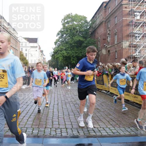 13.09.2026 - Kiel Lauf Yannick Fuchs http://msf.ph/oto/10282526 13.09.2026 08:56:27 Ziel 407, 470, 582, 758, 759, 1009, 1137, 1950, 2173, 2497, 2640, 2719, 3078, 3750, 4023, 4127, 4165, 4537, 4602, 4617, 5315, 5459, 5545, 5823, 6275, 6371, 6591, 7702, 7726, 7769, 7865, 7866, 8056, 8259, 8544, 8719, 8784, 8917, 9021, 9626, 9957, 10610, 10939, 11310, 11795, 12032, 74, 76, 234, 547, 669, 808, 1126, 1346, 1444, 1581, 2143, 2197, 2497, 2640, 2685, 2711, 3179, 3350, 3358, 3409, 3454, 4165, 4755, 5012, 5259, 5289, 5547, 5687, 5759, 5781, 6003, 6212, 6232, 7390, 9374 meine-sportfotos.de