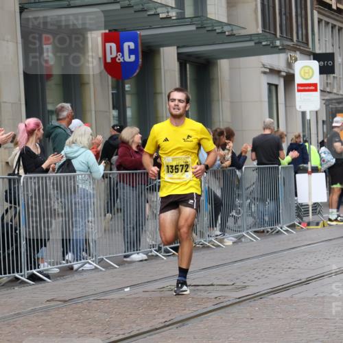 13.09.2026 - 21. swb-Marathon Bremen Strokosch-Dieckow http://msf.ph/oto/10282543 13.09.2026 10:31:03 Ziel 13504, 13571, 13602, 13537, 13554, 13572, 13602, 13630 meine-sportfotos.de