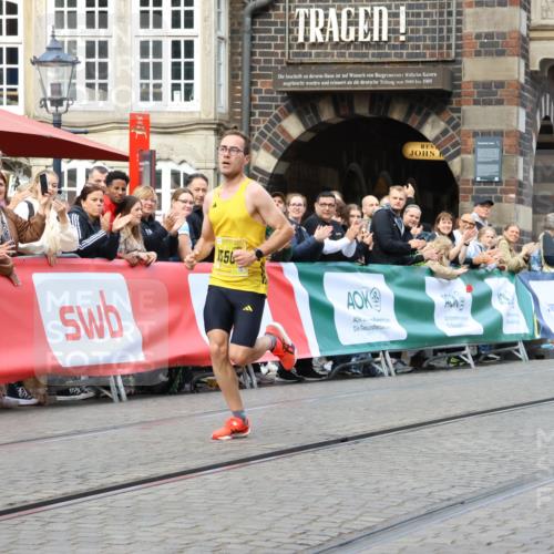 13.09.2026 - 21. swb-Marathon Bremen Strokosch-Dieckow http://msf.ph/oto/10282546 13.09.2026 10:27:04 Ziel 13502, 13525 meine-sportfotos.de
