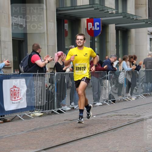 13.09.2026 - 21. swb-Marathon Bremen Strokosch-Dieckow http://msf.ph/oto/10282552 13.09.2026 10:31:04 Ziel 13504, 13571, 13537, 13554, 13572, 13602, 13630 meine-sportfotos.de