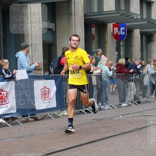 13.09.2026 - 21. swb-Marathon Bremen Strokosch-Dieckow http://msf.ph/oto/10282559 13.09.2026 10:31:04 Ziel 13504, 13571, 13537, 13554, 13572, 13602, 13630 meine-sportfotos.de