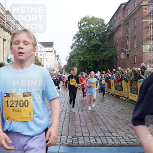 13.09.2026 - Kiel Lauf Yannick Fuchs http://msf.ph/oto/10282572 13.09.2026 08:56:29 Ziel 26, 407, 470, 582, 758, 759, 1009, 1137, 1950, 2173, 2719, 3078, 3750, 3930, 4023, 4127, 4128, 4537, 4602, 4617, 5315, 5459, 5545, 6371, 7702, 7865, 7866, 8719, 8784, 9021, 9626, 9957, 10610, 10612, 10939, 11795, 12032, 74, 76, 234, 547, 669, 808, 1126, 1346, 1444, 1581, 2143, 2197, 2497, 2640, 2685, 2711, 3179, 3350, 3358, 3409, 3454, 4165, 5012, 5259, 5547, 5687, 5759, 5781, 6003, 6212, 6232, 7390, 9374, 653, 5781 meine-sportfotos.de