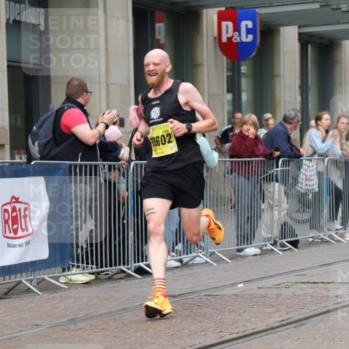 13.09.2026 - 21. swb-Marathon Bremen Strokosch-Dieckow http://msf.ph/oto/10282593 13.09.2026 10:31:07 Ziel 13504, 13571, 13537, 13554, 13572, 13602, 13630 meine-sportfotos.de