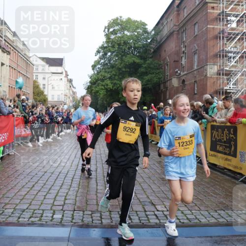 13.09.2026 - Kiel Lauf Yannick Fuchs http://msf.ph/oto/10282605 13.09.2026 08:56:30 Ziel 26, 407, 470, 582, 758, 759, 1009, 1137, 1950, 2173, 2719, 3078, 3750, 3930, 4023, 4127, 4128, 4537, 4602, 4617, 5315, 5459, 5545, 6371, 7865, 7866, 8160, 8719, 8784, 9021, 9626, 9957, 10610, 10612, 10939, 11795, 12032, 74, 76, 234, 547, 669, 808, 1126, 1346, 1444, 1581, 2143, 2197, 2497, 2640, 2685, 2711, 3179, 3350, 3409, 3454, 3750, 4023, 4165, 5012, 5259, 5687, 5759, 5781, 6003, 6212, 6232, 7390, 9374, 653, 5781 meine-sportfotos.de