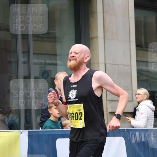 13.09.2026 - 21. swb-Marathon Bremen Strokosch-Dieckow http://msf.ph/oto/10282615 13.09.2026 10:31:09 Ziel 13504, 13571, 13537, 13554, 13572, 13602, 13630 meine-sportfotos.de