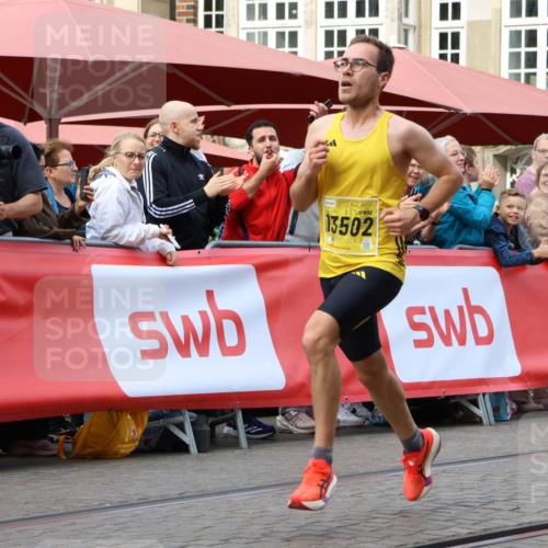 13.09.2026 - 21. swb-Marathon Bremen Strokosch-Dieckow http://msf.ph/oto/10282618 13.09.2026 10:27:05 Ziel 13502, 13525 meine-sportfotos.de
