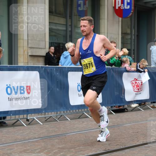 13.09.2026 - 21. swb-Marathon Bremen Strokosch-Dieckow http://msf.ph/oto/10282653 13.09.2026 10:31:18 Ziel 13504, 13643, 13571, 13572, 13602, 13630 meine-sportfotos.de