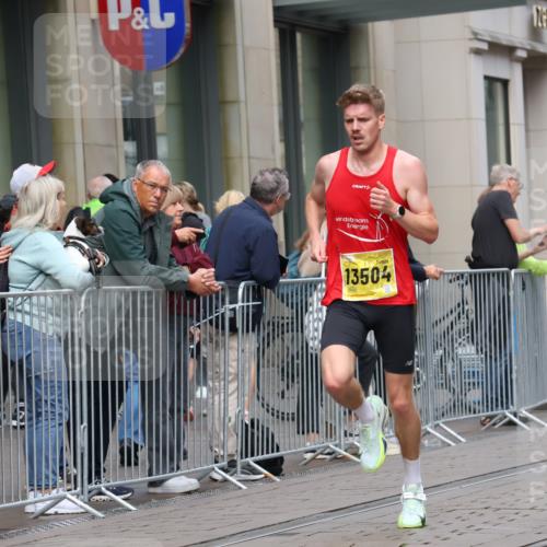 13.09.2026 - 21. swb-Marathon Bremen Strokosch-Dieckow http://msf.ph/oto/10282667 13.09.2026 10:31:30 Ziel 12457, 13533, 13536, 13573, 13618, 13643, 13504, 13571 meine-sportfotos.de