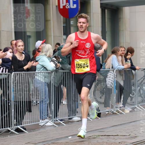 13.09.2026 - 21. swb-Marathon Bremen Strokosch-Dieckow http://msf.ph/oto/10282675 13.09.2026 10:31:30 Ziel 12457, 13533, 13536, 13573, 13618, 13643, 13504, 13571 meine-sportfotos.de