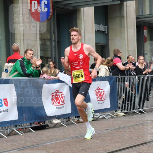 13.09.2026 - 21. swb-Marathon Bremen Strokosch-Dieckow http://msf.ph/oto/10282691 13.09.2026 10:31:32 Ziel 12457, 13533, 13536, 13573, 13618, 13643, 13504, 13571 meine-sportfotos.de