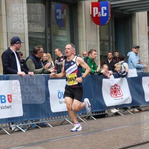 13.09.2026 - 21. swb-Marathon Bremen Strokosch-Dieckow http://msf.ph/oto/10282741 13.09.2026 10:31:43 Ziel 12457, 13533, 13536, 13543, 13573, 13582, 13618, 13632, 13504, 13643 meine-sportfotos.de