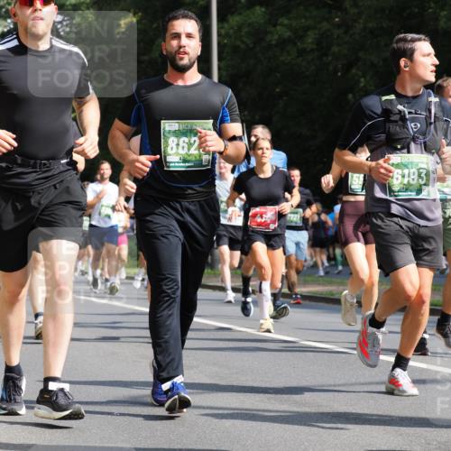 13.09.2026 - 21. swb-Marathon Bremen TobiasT http://msf.ph/oto/10282756 13.09.2026 12:02:48 Laufen 8623, 8209, 21, 6193 meine-sportfotos.de