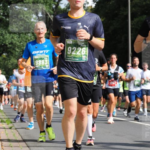 13.09.2026 - 21. swb-Marathon Bremen TobiasT http://msf.ph/oto/10282776 13.09.2026 12:02:50 Laufen 9883, 9226, 21, 26, 9226, 1057 meine-sportfotos.de