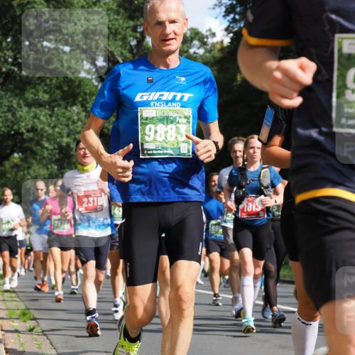 13.09.2026 - 21. swb-Marathon Bremen TobiasT http://msf.ph/oto/10282790 13.09.2026 12:02:51 Laufen 231, 9883, 6539, 21, 26, 1813 meine-sportfotos.de