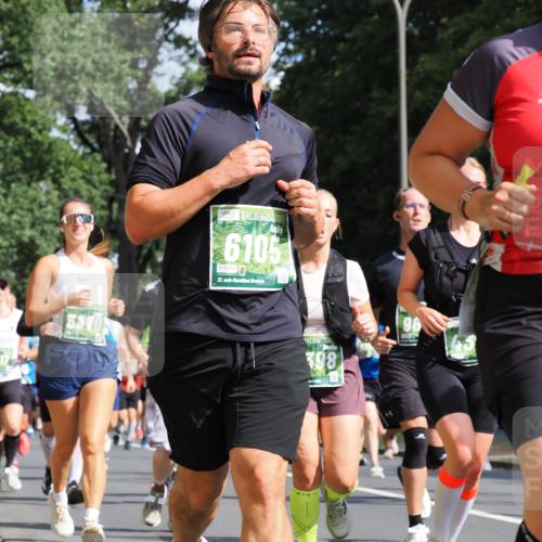 13.09.2026 - 21. swb-Marathon Bremen TobiasT http://msf.ph/oto/10282832 13.09.2026 12:03:02 Laufen 3870, 6105, 8744, 21, 26, 398, 96 meine-sportfotos.de