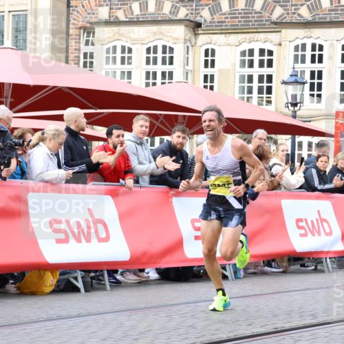 13.09.2026 - 21. swb-Marathon Bremen Strokosch-Dieckow http://msf.ph/oto/10282841 13.09.2026 10:28:37 Ziel 12272, 13501, 13635, 13593, 13624 meine-sportfotos.de