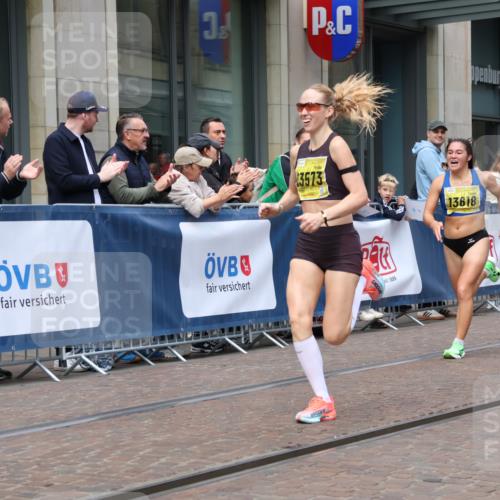 13.09.2026 - 21. swb-Marathon Bremen Strokosch-Dieckow http://msf.ph/oto/10282860 13.09.2026 10:31:55 Ziel 13543, 13564, 13582, 13632, 13638, 13639, 12457, 13533, 13536, 13573, 13618, 13643 meine-sportfotos.de