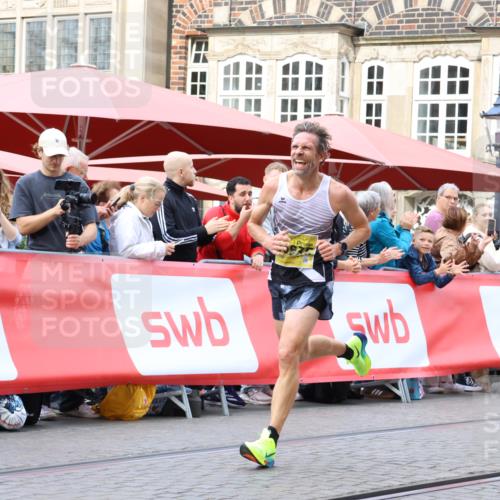 13.09.2026 - 21. swb-Marathon Bremen Strokosch-Dieckow http://msf.ph/oto/10282864 13.09.2026 10:28:38 Ziel 12272, 13501, 13635, 13593, 13624 meine-sportfotos.de
