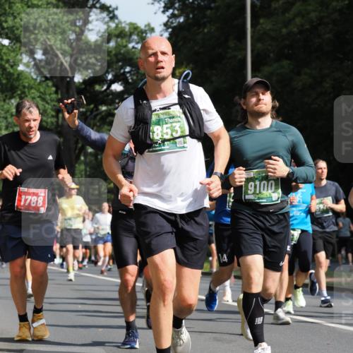 13.09.2026 - 21. swb-Marathon Bremen TobiasT http://msf.ph/oto/10282886 13.09.2026 12:03:13 Laufen 1788, 853, 26, 14, 9100 meine-sportfotos.de