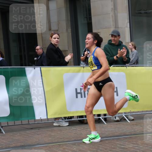 13.09.2026 - 21. swb-Marathon Bremen Strokosch-Dieckow http://msf.ph/oto/10282891 13.09.2026 10:31:57 Ziel 13543, 13564, 13582, 13632, 13638, 13639, 12457, 13533, 13536, 13573, 13618, 13643 meine-sportfotos.de
