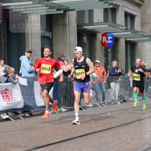 13.09.2026 - 21. swb-Marathon Bremen Strokosch-Dieckow http://msf.ph/oto/10282901 13.09.2026 10:32:07 Ziel 13524, 13564, 13638, 13639, 12457, 13533, 13536, 13543, 13573, 13582, 13618, 13632 meine-sportfotos.de