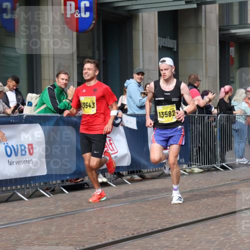 13.09.2026 - 21. swb-Marathon Bremen Strokosch-Dieckow http://msf.ph/oto/10282909 13.09.2026 10:32:07 Ziel 13524, 13564, 13638, 13639, 12457, 13533, 13536, 13543, 13573, 13582, 13618, 13632 meine-sportfotos.de