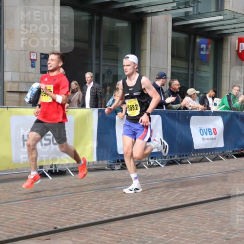 13.09.2026 - 21. swb-Marathon Bremen Strokosch-Dieckow http://msf.ph/oto/10282930 13.09.2026 10:32:08 Ziel 13524, 13564, 13638, 13639, 12457, 13533, 13536, 13543, 13573, 13582, 13618, 13632 meine-sportfotos.de