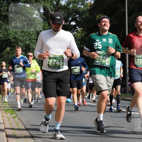 13.09.2026 - 21. swb-Marathon Bremen TobiasT http://msf.ph/oto/10282936 13.09.2026 12:03:19 Laufen 9058, 8746, 5165, 25, 7928, 6504, 21, 26, 35 meine-sportfotos.de