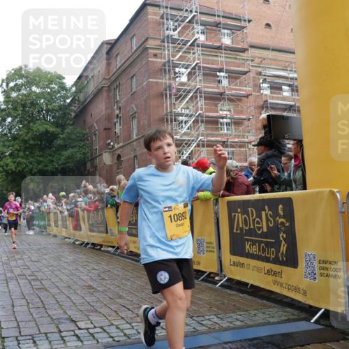 13.09.2026 - Kiel Lauf Yannick Fuchs http://msf.ph/oto/10282950 13.09.2026 08:57:04 Ziel 81, 2384, 3034, 3161, 3305, 3665, 4908, 5003, 5340, 5719, 5809, 6361, 6807, 7559, 7752, 8341, 9542, 9564, 9940, 11423, 11495, 11558, 12062, 12215, 12350, 12455, 12522, 26, 139, 482, 582, 653, 899, 1137, 1222, 1285, 1340, 1544, 1950, 2478, 2479, 2543, 3303, 3520, 3740, 3930, 4127, 4128, 4136, 4188, 4228, 4558, 4680, 4901, 4925, 5223, 5333, 5597, 6807, 6903, 7559, 7927, 8094, 8270, 8424, 9156, 9292, 9307, 9562, 9826, 10042, 10213, 10603, 11627, 11986, 12062, 470 meine-sportfotos.de