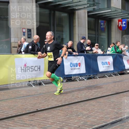 13.09.2026 - 21. swb-Marathon Bremen Strokosch-Dieckow http://msf.ph/oto/10282954 13.09.2026 10:32:10 Ziel 13524, 13564, 13638, 13639, 12457, 13533, 13536, 13543, 13573, 13582, 13618, 13632 meine-sportfotos.de
