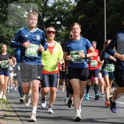 13.09.2026 - 21. swb-Marathon Bremen TobiasT http://msf.ph/oto/10282955 13.09.2026 12:03:21 Laufen 7475, 9058, 303, 11, 8957, 5274 meine-sportfotos.de