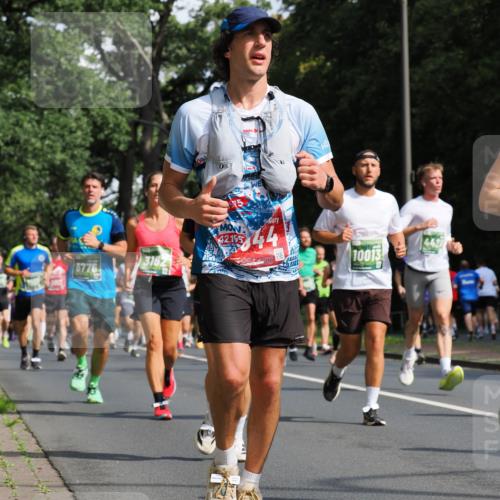 13.09.2026 - 21. swb-Marathon Bremen TobiasT http://msf.ph/oto/10283059 13.09.2026 12:03:40 Laufen 3162, 6776, 42, 195, 44, 10013 meine-sportfotos.de