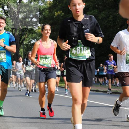 13.09.2026 - 21. swb-Marathon Bremen TobiasT http://msf.ph/oto/10283066 13.09.2026 12:03:41 Laufen 3162, 4616, 2643, 21 meine-sportfotos.de