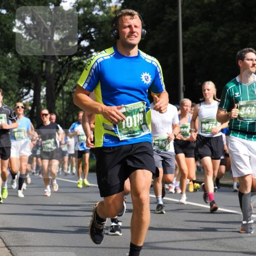 13.09.2026 - 21. swb-Marathon Bremen TobiasT http://msf.ph/oto/10283094 13.09.2026 12:03:46 Laufen 10119, 6856, 3074, 344 meine-sportfotos.de