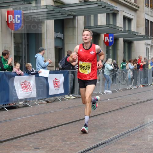 13.09.2026 - 21. swb-Marathon Bremen Strokosch-Dieckow http://msf.ph/oto/10283119 13.09.2026 10:32:46 Ziel 13581, 13524, 13550, 13599, 13622 meine-sportfotos.de