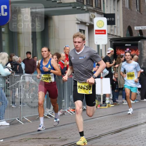 13.09.2026 - 21. swb-Marathon Bremen Strokosch-Dieckow http://msf.ph/oto/10283139 13.09.2026 10:32:48 Ziel 13524, 13550, 13581, 13599, 13622 meine-sportfotos.de