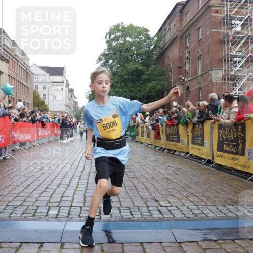 13.09.2026 - Kiel Lauf Yannick Fuchs http://msf.ph/oto/10283154 13.09.2026 08:57:17 Ziel 3382, 5003, 5809, 8341, 9542, 10321, 10892, 12512, 81, 139, 482, 653, 1222, 1544, 2384, 2478, 2479, 2543, 3034, 3161, 3303, 3305, 3665, 3740, 4136, 4558, 4680, 4901, 4908, 4925, 5003, 5223, 5333, 5340, 5597, 5719, 6361, 6807, 6903, 7559, 7752, 7927, 8094, 8270, 8424, 9156, 9292, 9307, 9562, 9564, 9826, 9940, 10042, 10213, 10603, 11423, 11495, 11558, 11627, 11986, 12062, 12215, 12455, 160, 406, 1051, 1546, 1769, 5006, 5984, 6459, 7715, 9062, 1285, 3520, 4188 meine-sportfotos.de