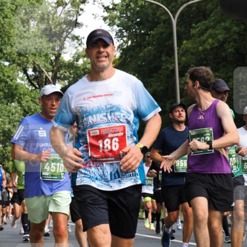 13.09.2026 - 21. swb-Marathon Bremen TobiasT http://msf.ph/oto/10283160 13.09.2026 12:04:01 Laufen 5896, 4510, 9060, 21, 26, 21, 26, 186, 5259, 955, 10, 5191 meine-sportfotos.de