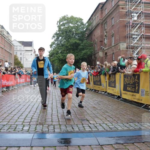 13.09.2026 - Kiel Lauf Yannick Fuchs http://msf.ph/oto/10283192 13.09.2026 08:57:20 Ziel 700, 2128, 2129, 3382, 10321, 10892, 12512, 81, 482, 653, 1222, 2384, 2479, 2543, 3034, 3161, 3305, 3665, 4558, 4680, 4901, 4908, 4925, 5003, 5223, 5333, 5340, 5719, 5809, 6361, 6807, 6903, 7559, 7752, 7927, 8094, 8341, 8424, 9156, 9292, 9307, 9542, 9564, 9826, 9940, 10042, 10603, 11423, 11495, 11558, 11986, 12062, 12215, 12455, 160, 406, 689, 1051, 1546, 1714, 1769, 2439, 4382, 4383, 5006, 5762, 5765, 5984, 6459, 7547, 7715, 9062, 1285, 3520, 4188 meine-sportfotos.de