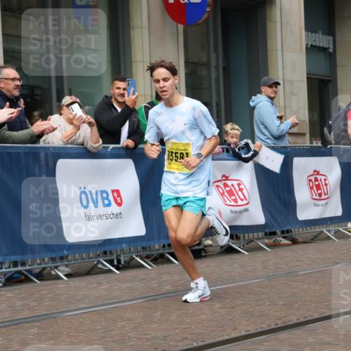 13.09.2026 - 21. swb-Marathon Bremen Strokosch-Dieckow http://msf.ph/oto/10283205 13.09.2026 10:32:52 Ziel 13550, 13581, 13599, 13622 meine-sportfotos.de