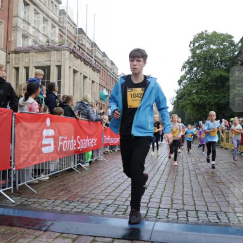13.09.2026 - Kiel Lauf Yannick Fuchs http://msf.ph/oto/10283208 13.09.2026 08:57:21 Ziel 700, 2128, 2129, 3382, 7478, 10321, 10892, 12512, 81, 482, 653, 1222, 2384, 2479, 2543, 3034, 3161, 3305, 3665, 4558, 4680, 4901, 4908, 4925, 5003, 5223, 5333, 5340, 5719, 5809, 6361, 6807, 6903, 7559, 7752, 7927, 8094, 8341, 8424, 9156, 9292, 9307, 9542, 9564, 9826, 9940, 10042, 10603, 11423, 11495, 11558, 11986, 12062, 12215, 12455, 12512, 160, 406, 689, 1051, 1546, 1714, 1769, 2439, 4382, 4383, 5006, 5244, 5762, 5765, 5984, 6459, 7547, 7608, 7715, 9062, 1285 meine-sportfotos.de
