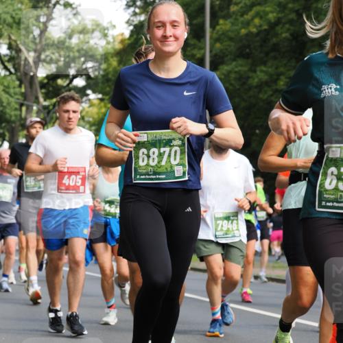 13.09.2026 - 21. swb-Marathon Bremen TobiasT http://msf.ph/oto/10283244 13.09.2026 12:04:17 Laufen 405, 6870, 21, 26, 7946, 63, 21 meine-sportfotos.de