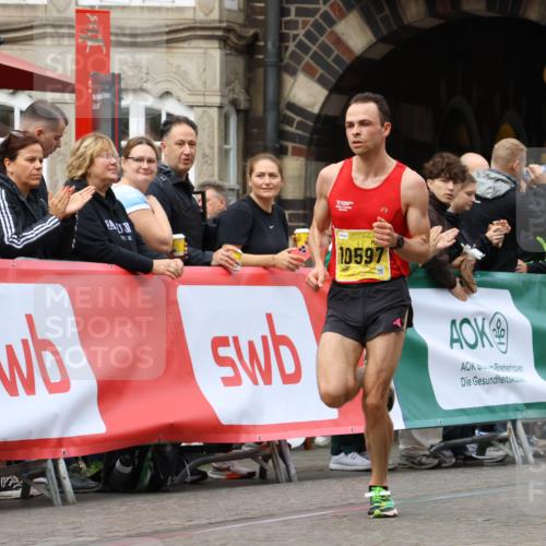13.09.2026 - 21. swb-Marathon Bremen Strokosch-Dieckow http://msf.ph/oto/10283311 13.09.2026 10:29:19 Ziel 10597, 13604, 13614, 11234, 13517, 13542, 13557 meine-sportfotos.de