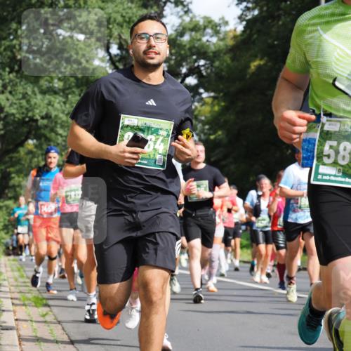 13.09.2026 - 21. swb-Marathon Bremen TobiasT http://msf.ph/oto/10283313 13.09.2026 12:04:27 Laufen 145, 58 meine-sportfotos.de