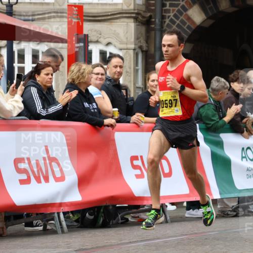 13.09.2026 - 21. swb-Marathon Bremen Strokosch-Dieckow http://msf.ph/oto/10283320 13.09.2026 10:29:19 Ziel 10597, 13604, 13614, 11234, 13517, 13542, 13557 meine-sportfotos.de