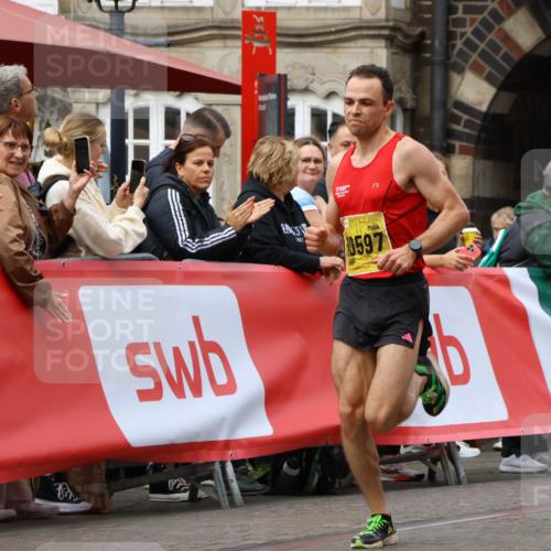13.09.2026 - 21. swb-Marathon Bremen Strokosch-Dieckow http://msf.ph/oto/10283337 13.09.2026 10:29:20 Ziel 10597, 13604, 13614, 11234, 13517, 13542, 13557 meine-sportfotos.de