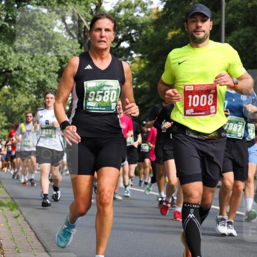 13.09.2026 - 21. swb-Marathon Bremen TobiasT http://msf.ph/oto/10283474 13.09.2026 12:05:05 Laufen 6281, 9580, 9258, 21, 26, 1008, 26, 7887 meine-sportfotos.de